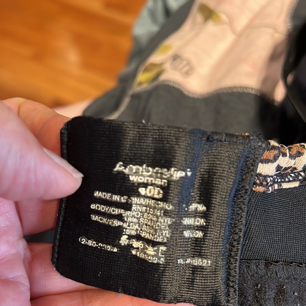 Bras - Picture 4 of 4